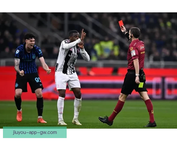 拉明怒斥判罚风波杰拉德马丁解围未吃红牌引热议与裁判尺度争议升级