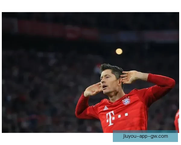 莱万仅用109场便突破100粒联赛进球 成弗里克治下进攻核心